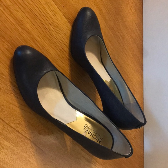 Michael Kors pumps excellent condition - Picture 1 of 3